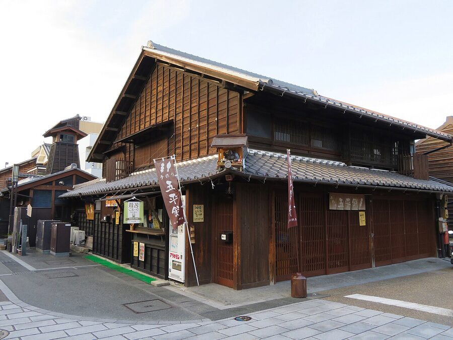 A gohei mochi shop along the Kiso Valley with grilled rice cakes