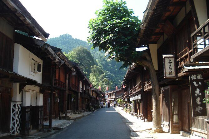 Magome & Tsumago Nakasendo Trail Day Hike with Government-Licensed Guide - Tsumago-juku: unpaved streets and the inn life of the Honjin
