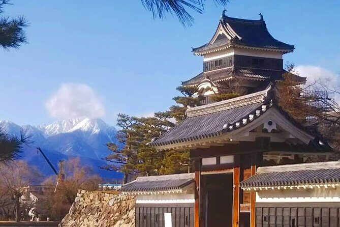 Matsumoto Castle Tour & Soba Noodle Experience - Matsumoto Castle First: walking a feudal landmark in about an hour