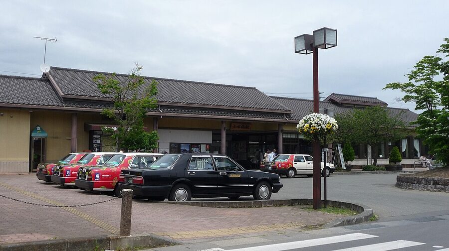 Obuse Station on the Nagaden line