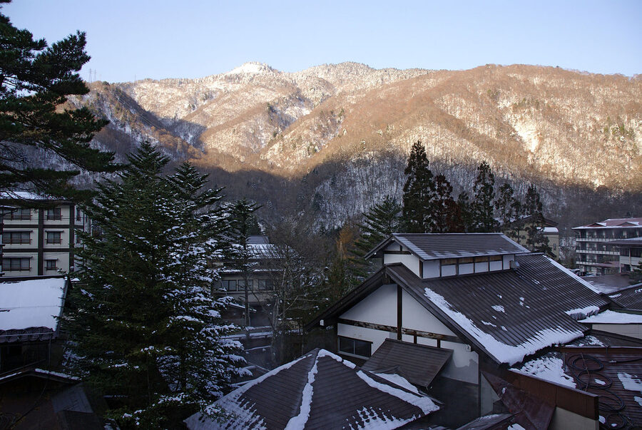 Shin-Hirayu valley with a hotel beside the river