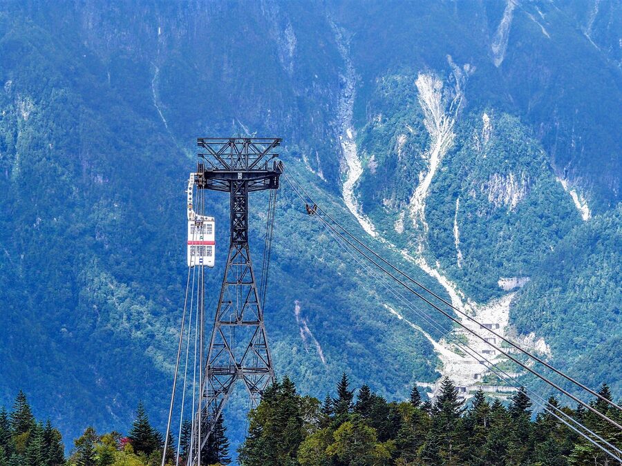 Travellers boarding the second-stage Shin-Hotaka Ropeway gondola