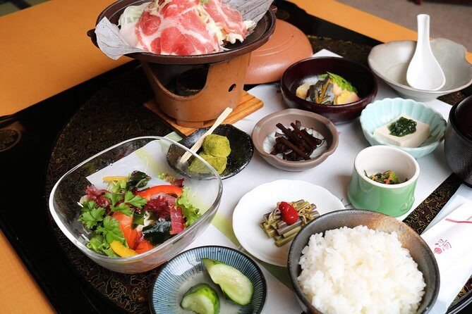 [One-day bus tour departing from Kanazawa Station] Shirakawa-go/Takayama tour platinum route bus tour - The roadside warm-up: Michi-no-Eki Shirakawago and the Gassho Museum