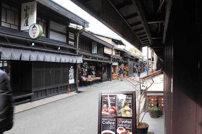 [One-day bus tour departing from Kanazawa Station] Shirakawa-go/Takayama tour platinum route bus tour - Hida Takayama free time: old streets with a tourist pulse