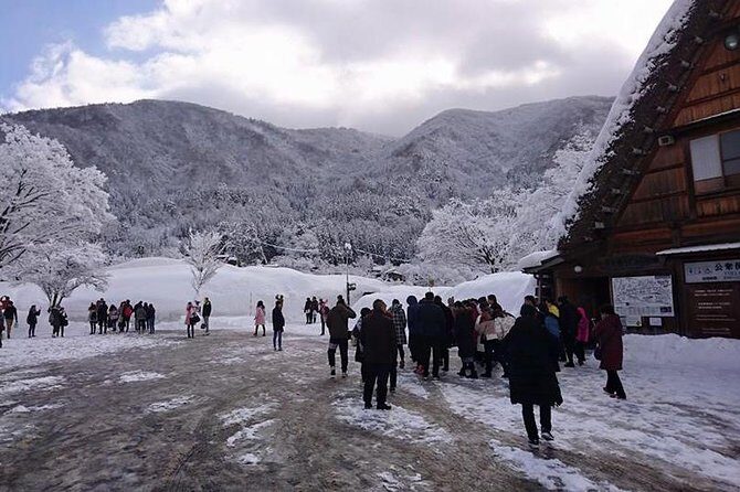 [One-day bus tour departing from Kanazawa Station] Shirakawa-go/Takayama tour platinum route bus tour - Winter wonderland timing (and what weather changes)