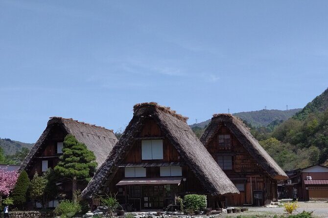 [One-day bus tour departing from Kanazawa Station] Shirakawa-go/Takayama tour platinum route bus tour - Getting on board: meeting at Kanazawa Station West Exit