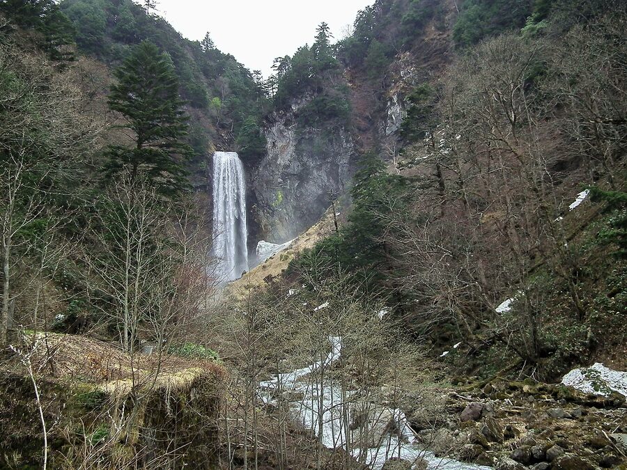 Hirayu otaki waterfall a 10-minute walk from Hirayu Onsen