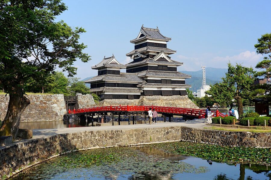 Matsumoto Castle the gateway city to Shirahone Onsen