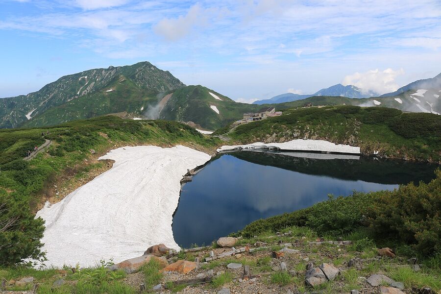 Mikurigaike Onsen exterior at 2410m on the Tateyama plateau