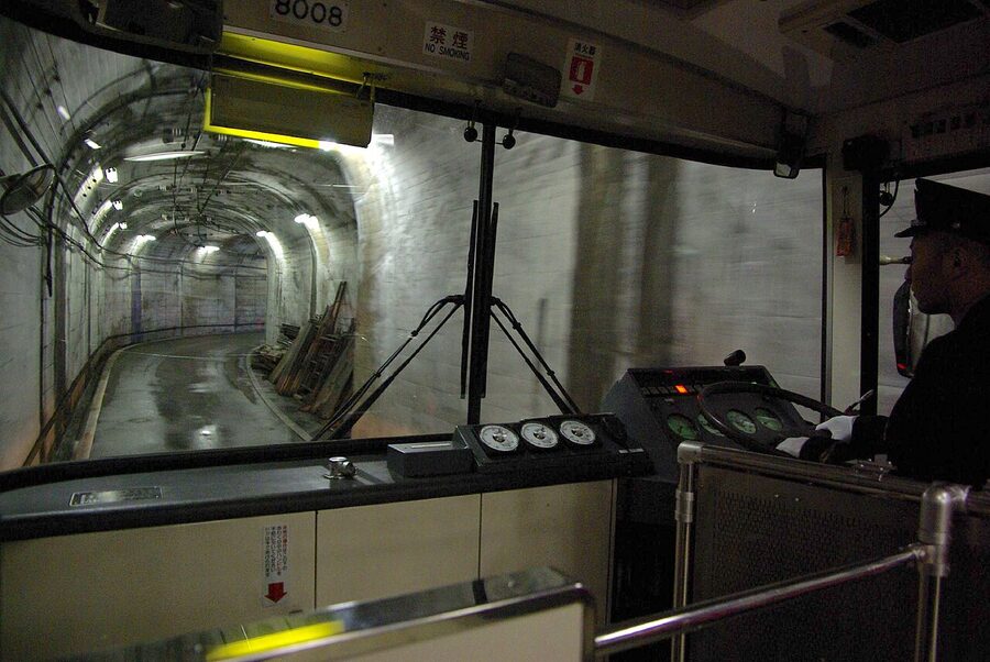 Tateyama Trolley Bus that brings visitors up to Murodo for Mikurigaike Onsen