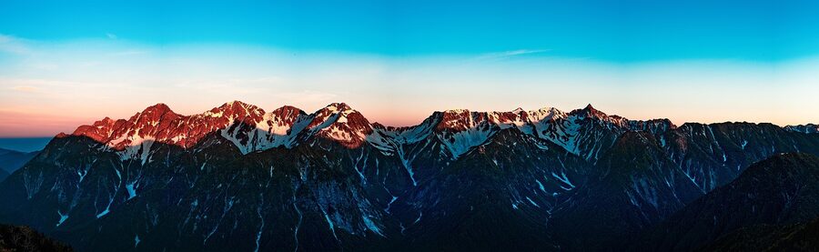 Hotaka and Yarigatake at sunrise alpenglow
