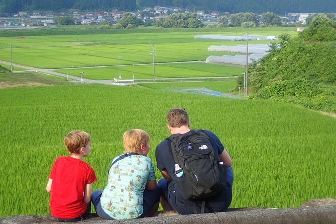 Private Afternoon Cycling Tour in Hida-Furukawa - Bikes, helmets, snacks: what’s included and what you must handle