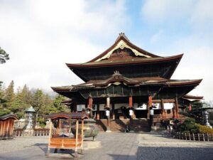 Private Nagano 1-Day Tour:Snow Monkeys,Zenko-ji,Obuse,Sake,Onsen - Price and logistics: what $337.61 per person buys you