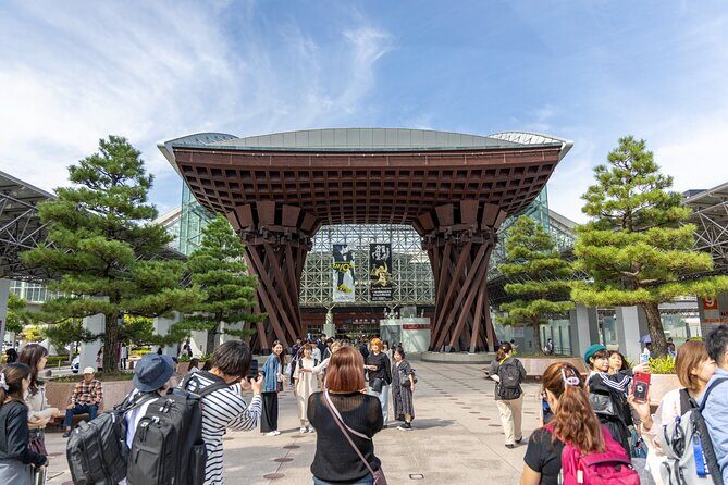 Private Sightseeing Tour from Kanazawa Port / Private Vehicle - Higashi Chaya District: geisha streets, wood teahouses, and gold leaf