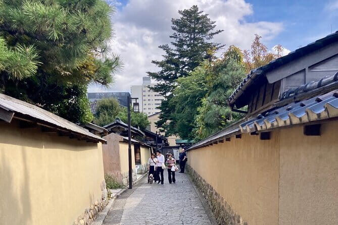 Private Tailored Kanazawa Highlights Tour with a Local - Gyokusen-inmaru Garden: a quick palate cleanser that slows your eyes down