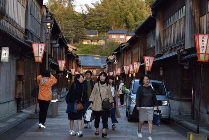 Private Tailored Kanazawa Highlights Tour with a Local - Oyama Shrine: that mixed-style gate and the music-instrument garden