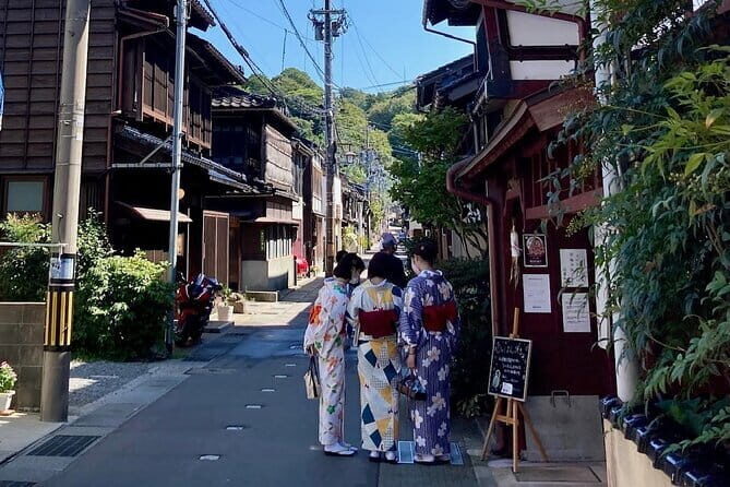 Private walking Tour of Kanazawa's Historical Districts 4h - Starting at the Nagamachi Bukeyashiki ruins: samurai life, not just samurai names