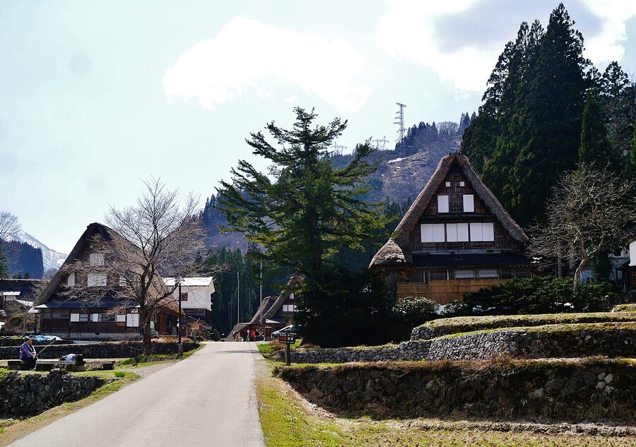 Gassho-zukuri houses in Ainokura, Gokayama
