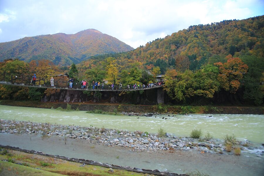 Deai-bashi suspension bridge over the Sho river in autumn