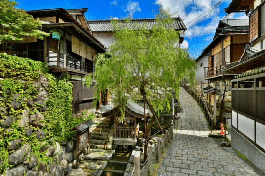 Shirakawago&HidaTakayama&GujoHachiman 1 Day Tour from Nagoya - Should You Book This Shirakawa-go, Takayama, Gujo Hachiman Day Trip?