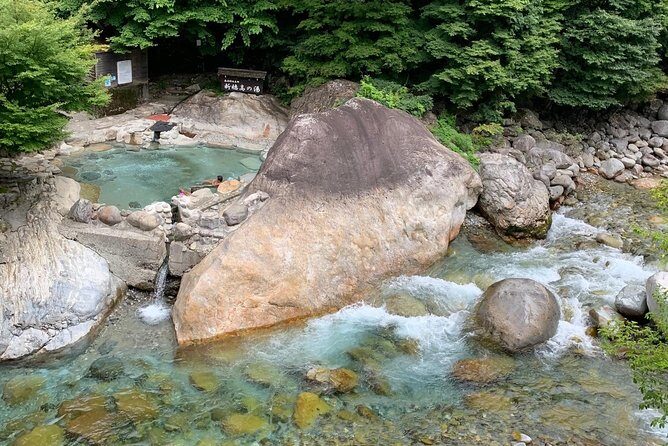 Shirakawago(UNESCO world heritage)/ Onsen / Hiking / 1day tour - Private guide Yama: the part that makes it feel personal