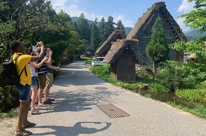 Shirakawago(UNESCO world heritage)/ Onsen / Hiking / 1day tour - The rhythm of the day: start 8:30am, back for evening