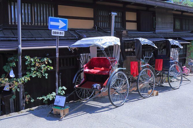 Takayama and Shirakawago/Photoshoot by professional photographer - Shirakawago gassho-zukuri: the time-travel effect, plus a real photo session
