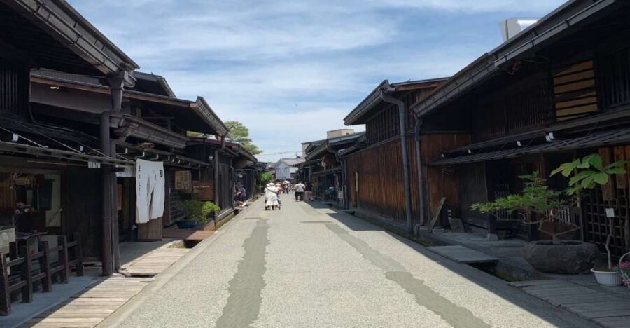 Takayama: Edo-Period Old Town Walking Tour - What You’ll Learn While You Walk the Historic Streets