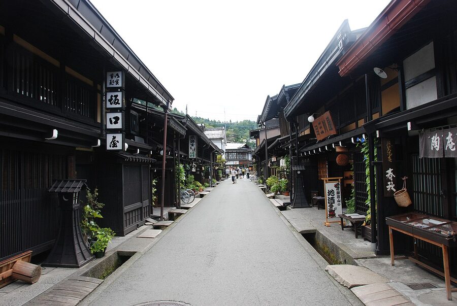 Traditional shops along Sanmachi-suji street