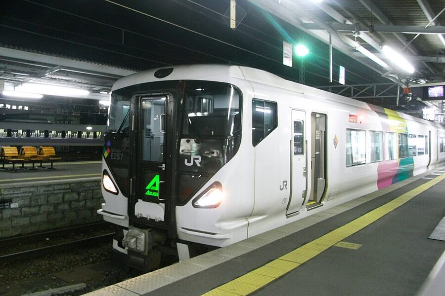 Azusa limited express arriving at Matsumoto Station