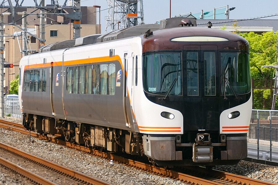 HC85 series JR Hida limited express in JR Central livery