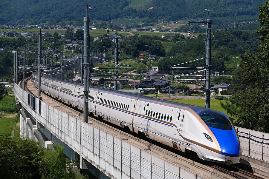 Hokuriku Shinkansen E7 series train