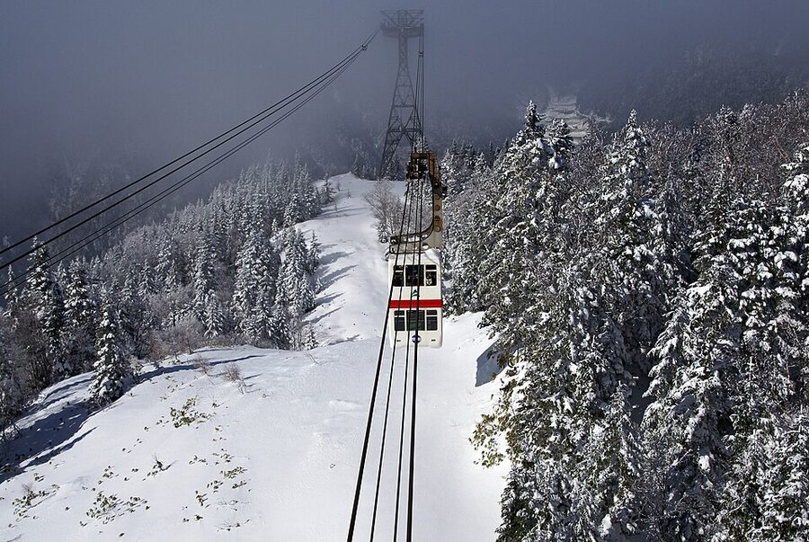Shin-Hotaka Ropeway upper section cabin