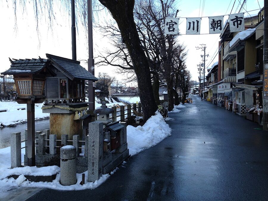 Stalls and shops along the Miyagawa Morning Market street in Takayama