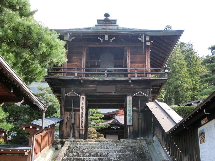 Unryu-ji shoroumon bell-gate at Higashiyama Takayama