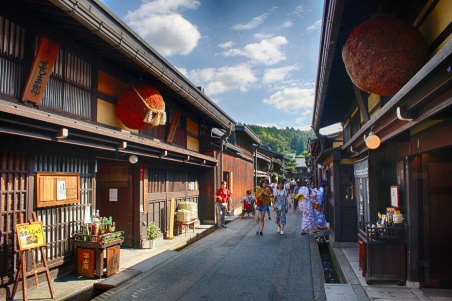 Takayama: Private Walking Tour with a Local Guide - Takayama Jinya: Where Edo-Era Administration Meets Today