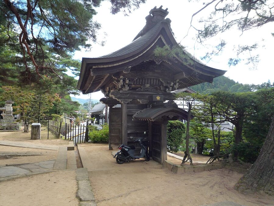 Higashiyama Walking Course in Takayama