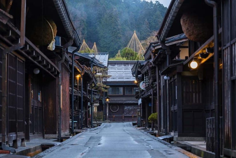 Timeless Takayama: Private Walk Through History & Beauty - Starting at Nakabashi Park: A calm beginning that sets the tone