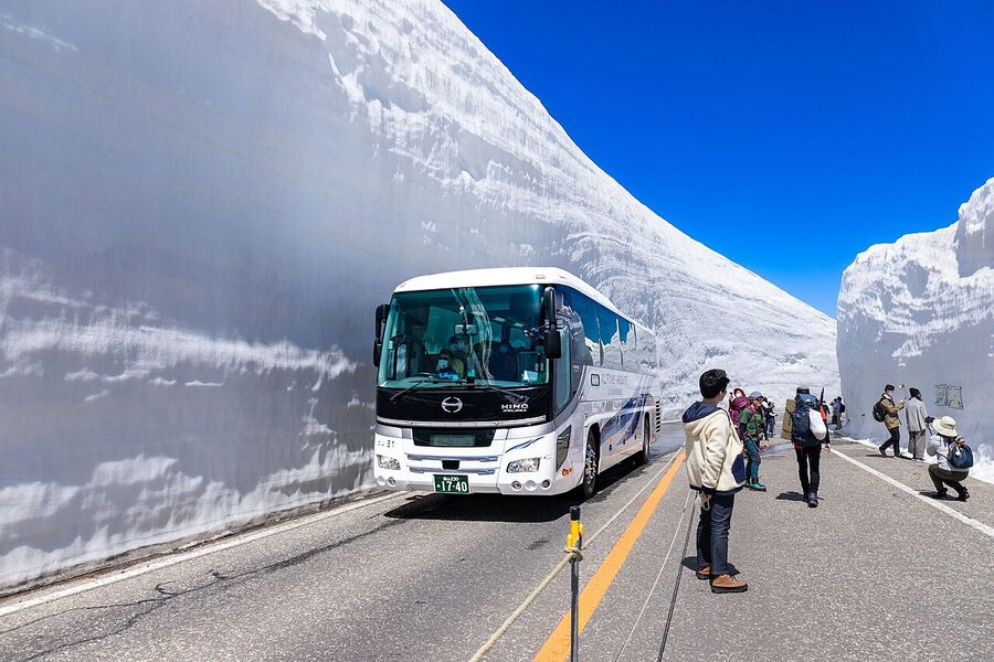 Yuki-no-Otani snow corridor in early May 2022