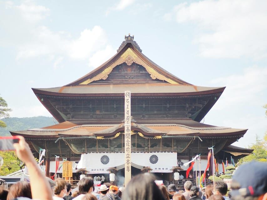 Tokyo: Nagano, Snow Monkeys and Zenko-ji Temple Private Tour - How the guide/driver experience really feels in practice