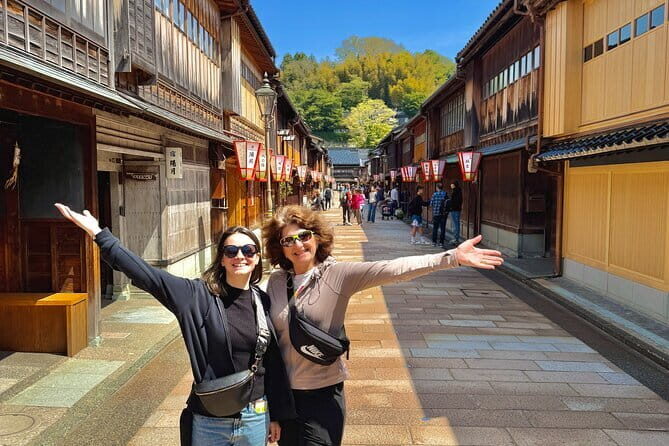 True Kanazawa: Private Walking tour with a Local guide - Kanazawa Castle grounds: feudal power in walking distance
