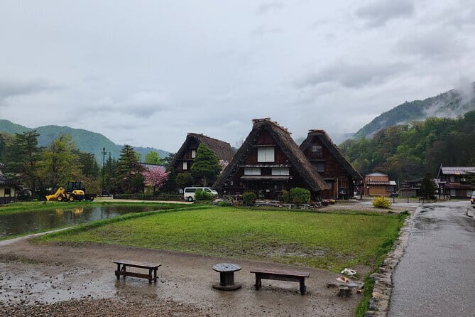 True Kanazawa: Private Walking tour with a Local guide - Nagamachi Samurai District: earth walls and street-level history