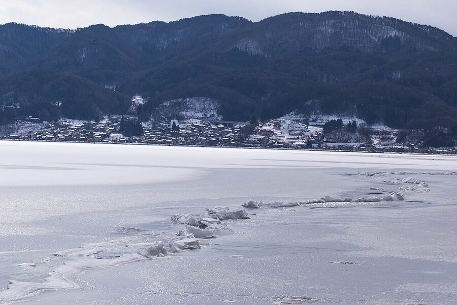Close-up of the Omiwatari ridge on Lake Suwa