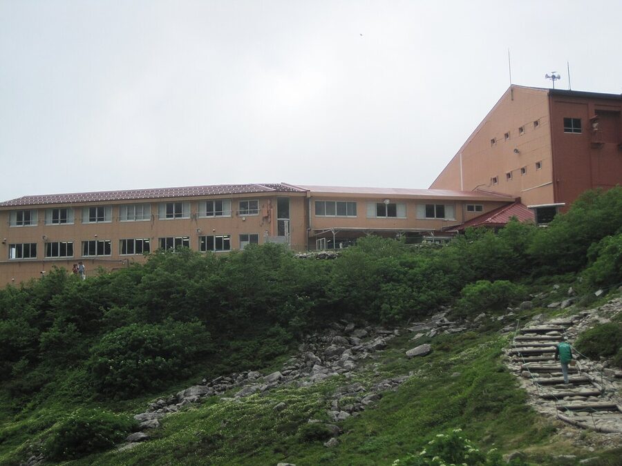 Hotel Senjojiki at 2,612m, attached to the upper ropeway station