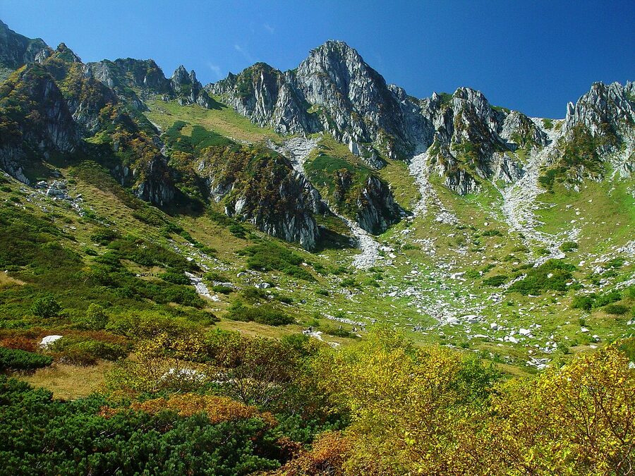 Mt Hoken spire seen from Senjojiki Cirque