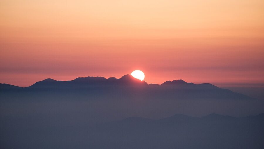 Sunrise over Mt Akadake from Mt Kiso-Komagatake