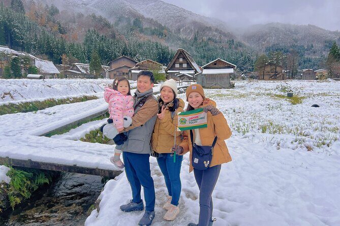 World Heritage Shirakawa-go and Experience Tours from Kanazawa - Gold leaf time: the craft you’ll recognize in Kanazawa