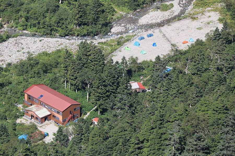 Yaridaira-goya mountain hut and campsite at the Hidasawa fork